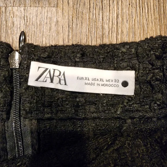 Zara Black Tweed Mini Skirt Gold Button Details - Picture 8 of 9